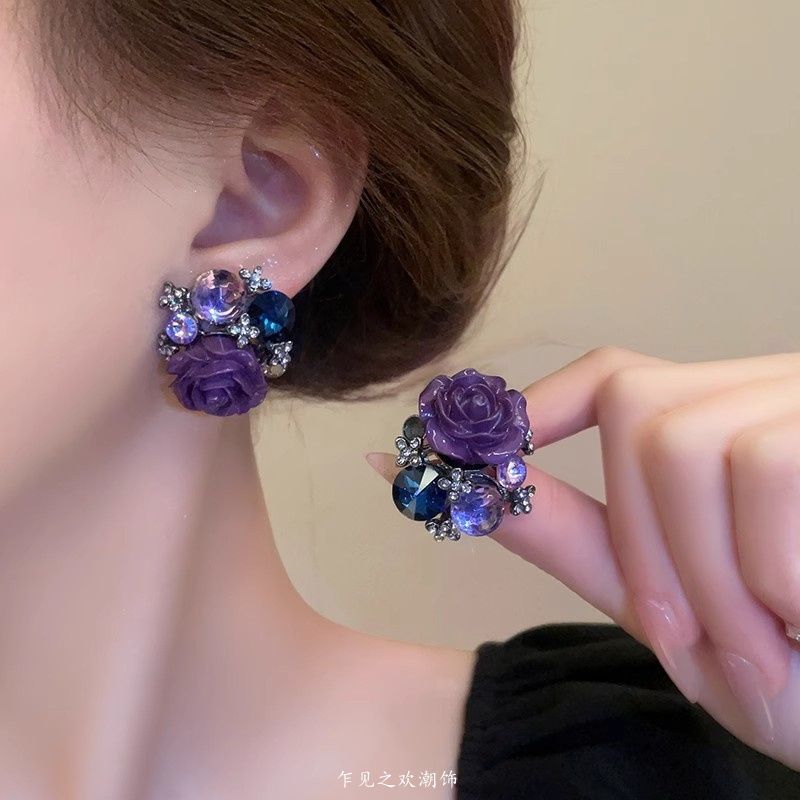 Purple Earrings with Flower Stud Earrings, A Unique Retro Style for Women, and A New Style of High-end Earrings