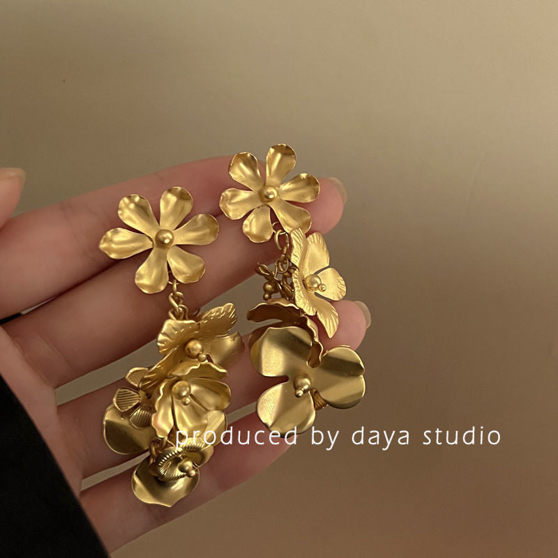 Retro Gold Exaggerated Flower Ear Clips, High-end and Elegant Earrings, Elegant and Noble Earrings Without Ear Holes